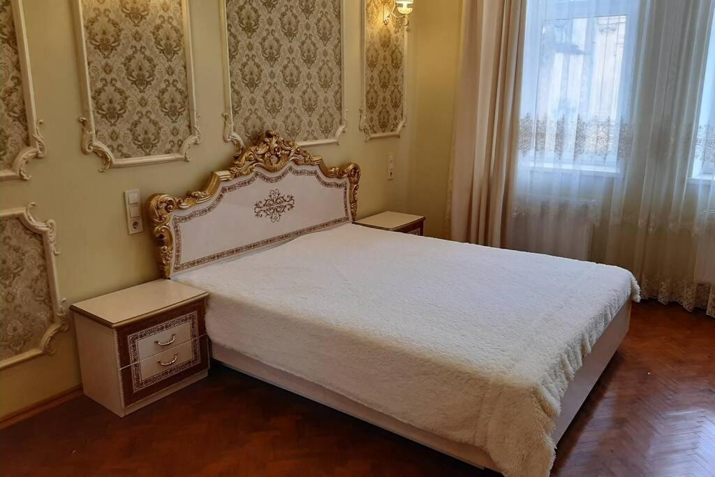 Квартира Возле Оперы Lviv Dış mekan fotoğraf